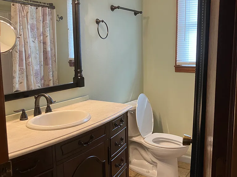 816 Locust St — Photo 2