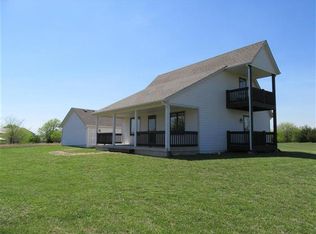 1836 E 900th Rd, Lawrence, KS 66049