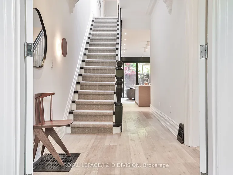 426 Ontario St — Photo 4