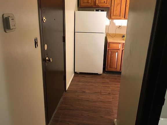 Hallway to kitchen