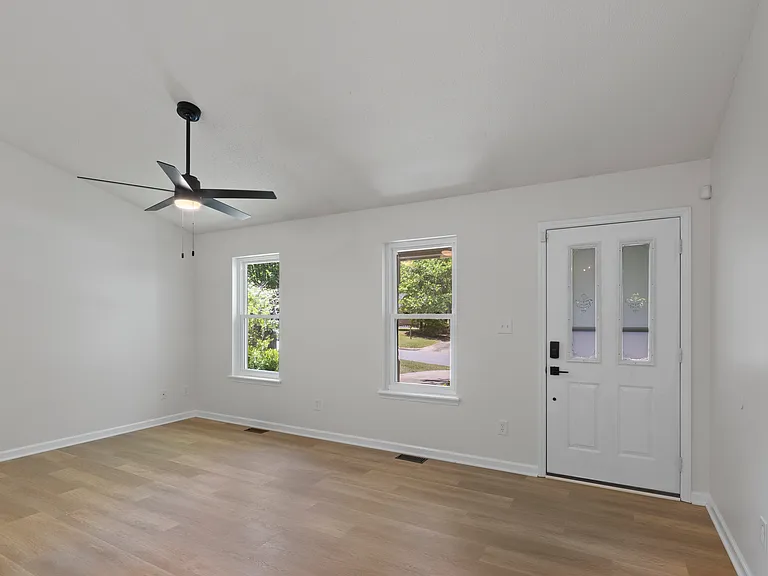 606 Gaslight Trl — Photo 14