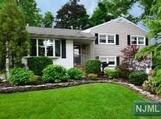 44 Pyle St, Oradell, NJ 07649