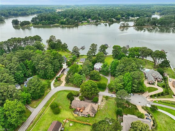 3rd image of 125 River Point Dr