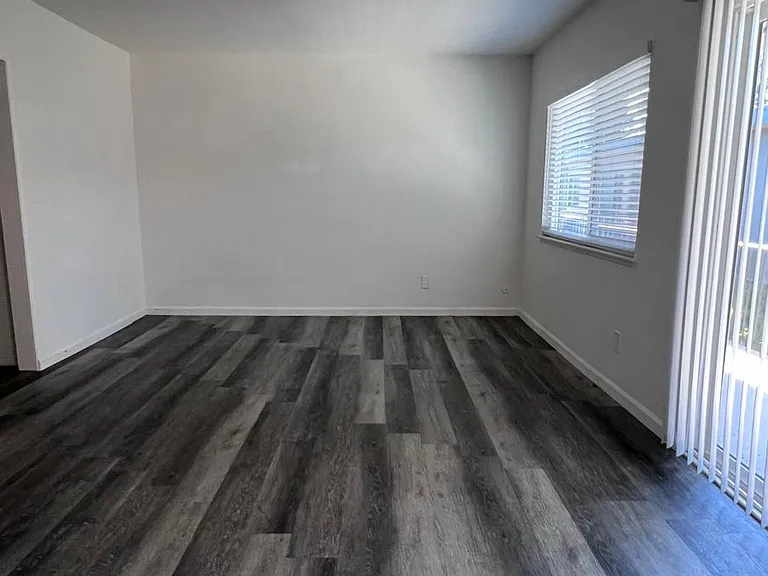 6245 Kester Ave — Photo 18