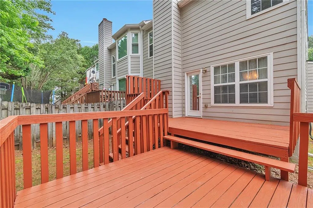 3 bed, 2.5 bath, 1294 sqft, $2,400 — Photo 1