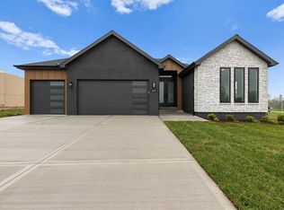 2222 SW Heartland Ct, Lees Summit, MO 64082