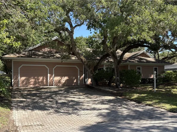 1027 Mangrove Ln, Vero Beach, FL 32963