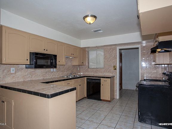 4th image of 7729 N 33rd Dr