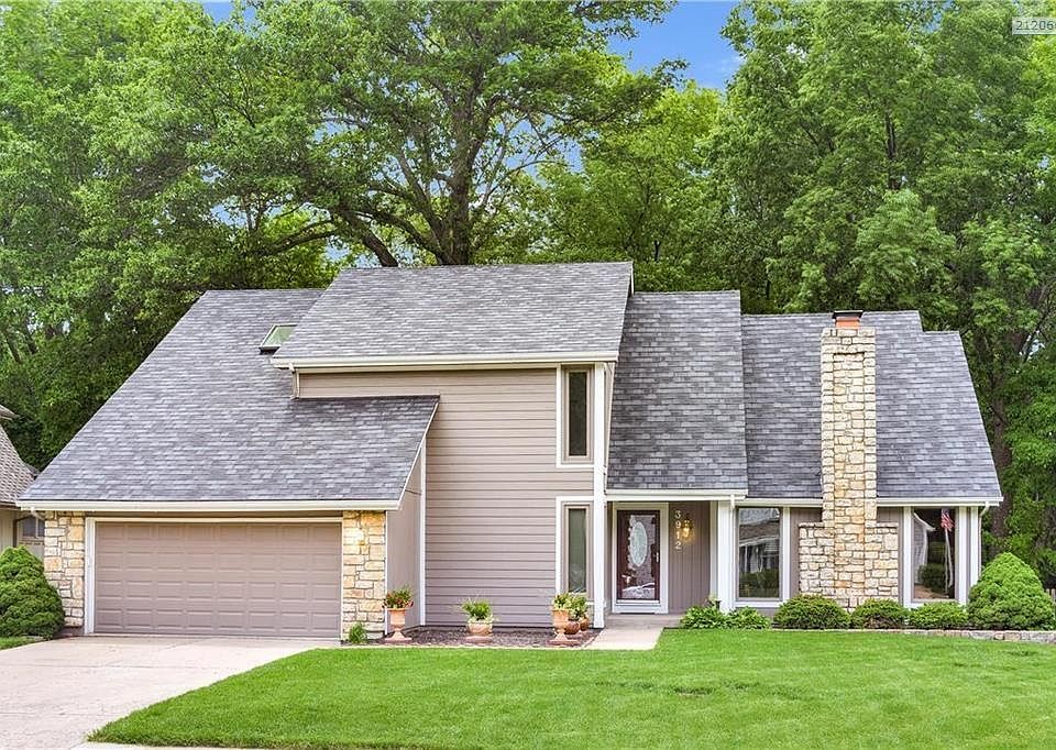 1st image of 3912 NE Woodridge Dr