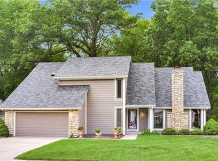 3912 NE Woodridge Dr, Lees Summit, MO 64064