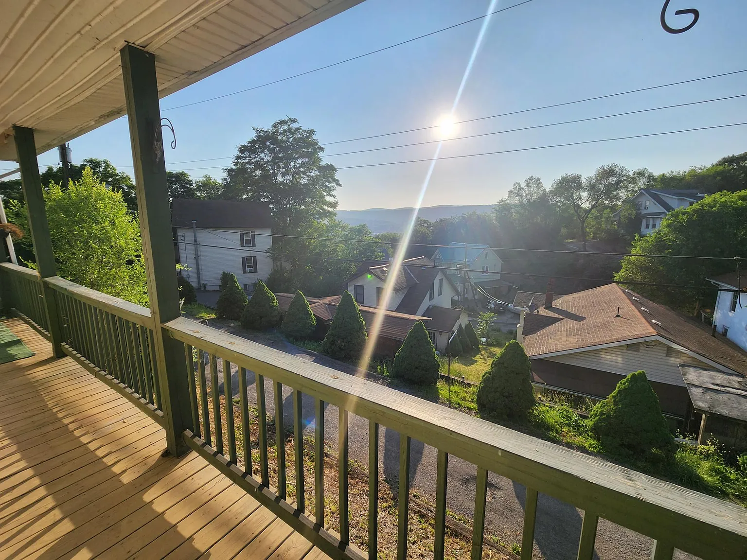 4 bed, 1.5 bath, 2025 sqft, $1,100 — Photo 2