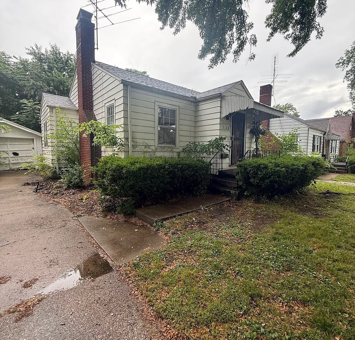 3 bed, 804 sqft, $995 — Photo 2