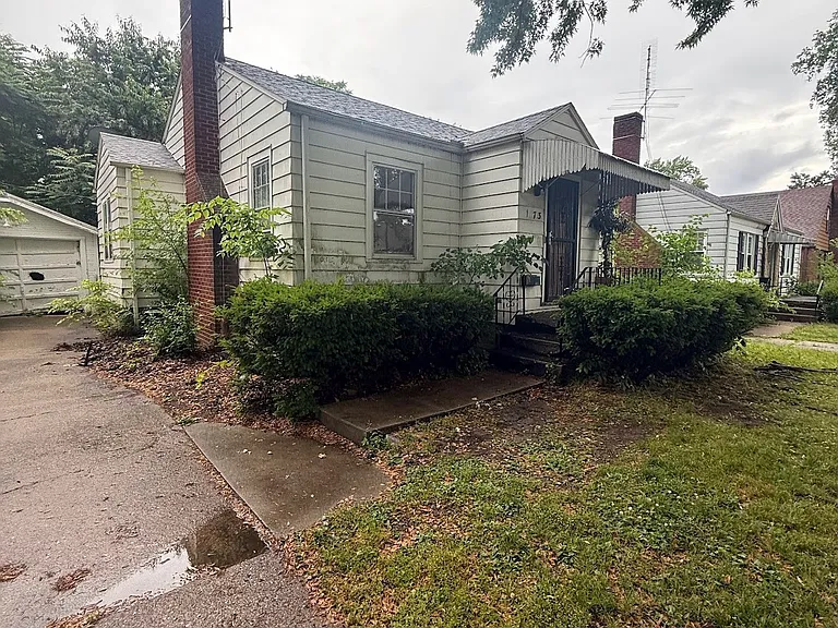 1073 W Packard St — Photo 2