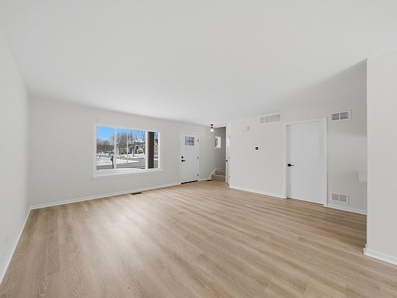 3rd image of 4465 Morton Rd