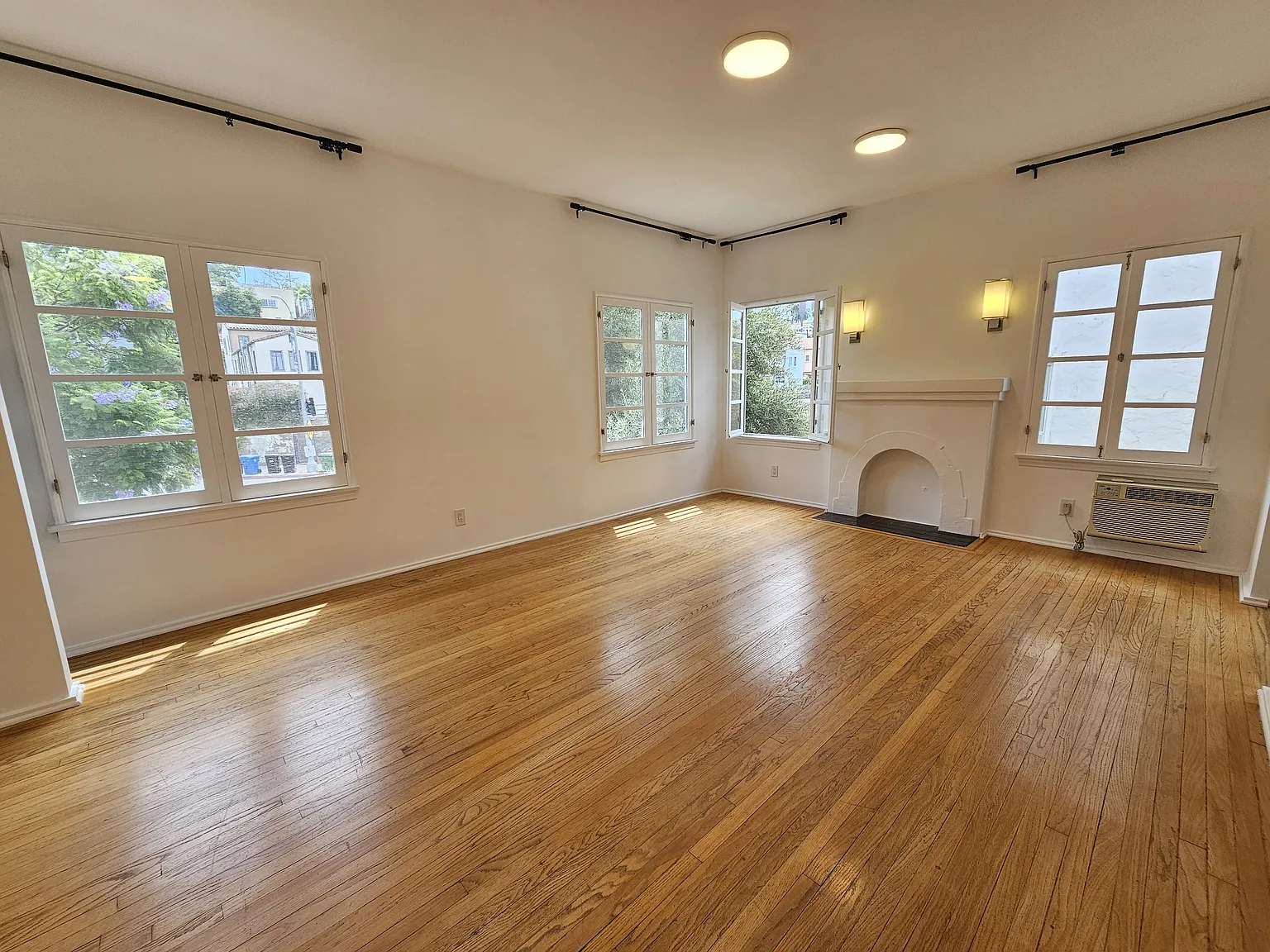 2 bed, 1100 sqft, $3,295 — Photo 3
