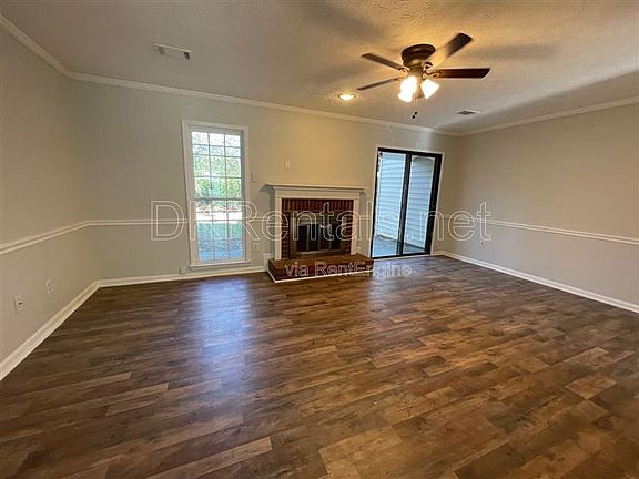 4th image of 2930 Governors Ct