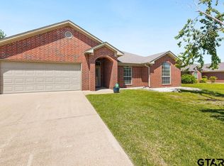 11140 Triple Crown Dr, Flint, TX 75762