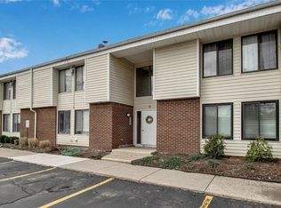 5 Southcreek Ct #D, East Amherst, NY 14051