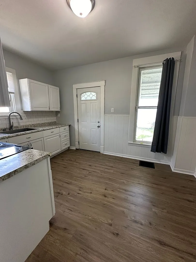 1201 Elizabeth St — Photo 4