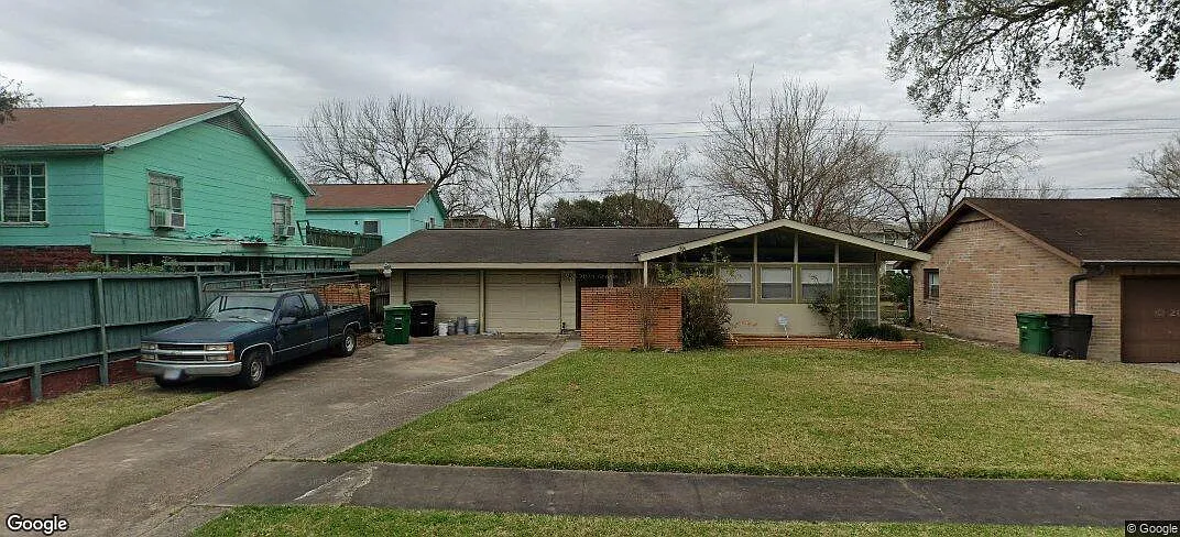 3 bed, 2.0 bath, 2135 sqft, $2,600 — Photo 1