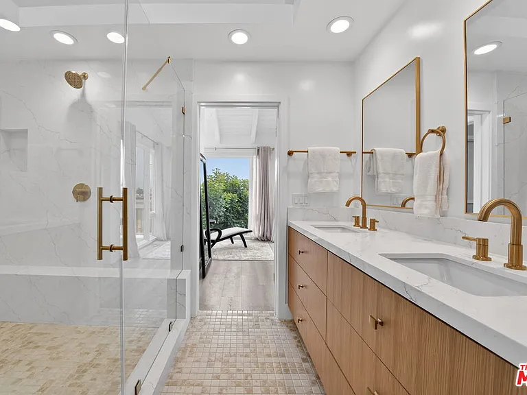 6819 E Ocean Blvd — Photo 37