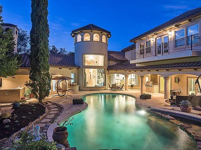 1st image of 909 Lakeway Dr