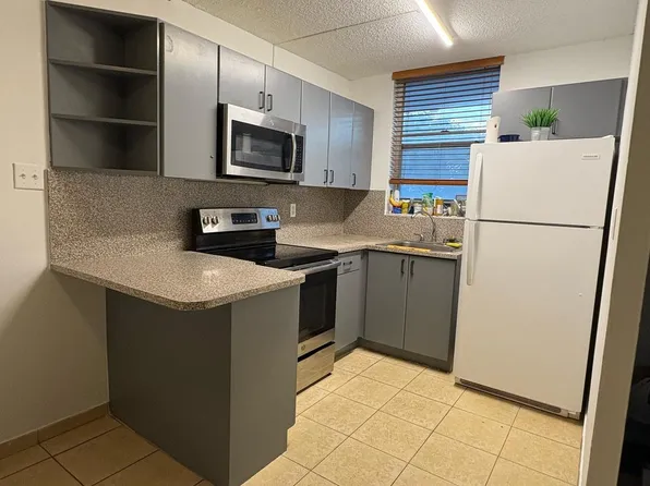 1801 S Treasure Dr, North Bay Village, FL