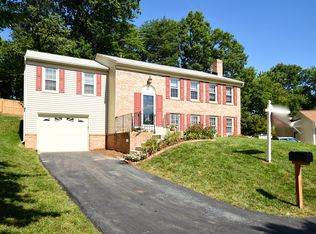 8845 Applecross Ln, Springfield, VA 22153