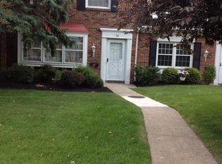 58 Hickory Hill Rd, Williamsville, NY 14221