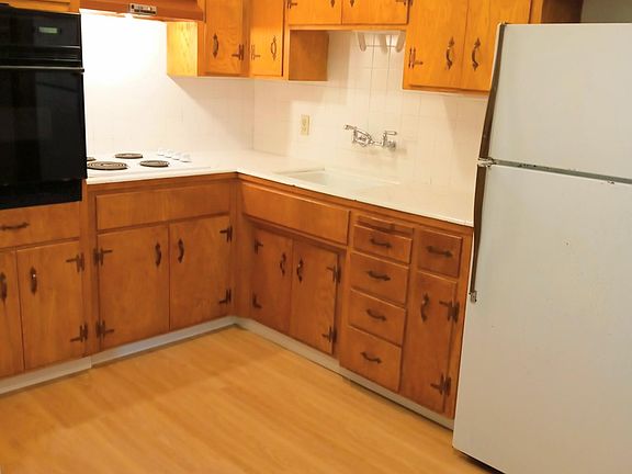3rd image of 842 Los Padres Blvd