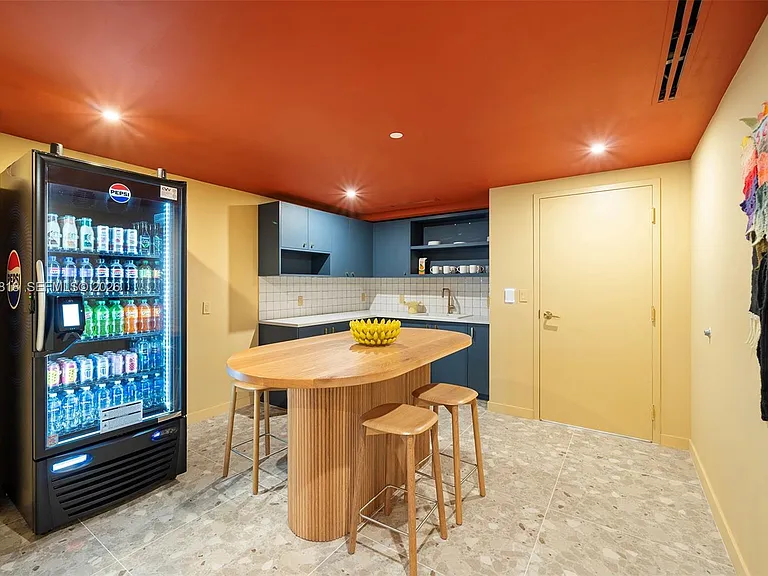 90 NE 32nd St #203 — Photo 44