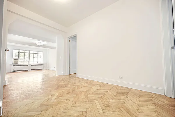 Rented by Urbane Brokerage | media 17