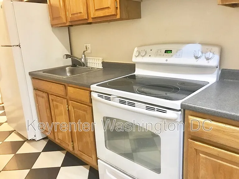 1700 W Virginia Ave NE #3 — Photo 2