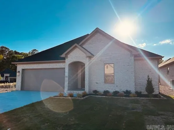 123 Woodlands Park Dr, Little Rock, AR 72211