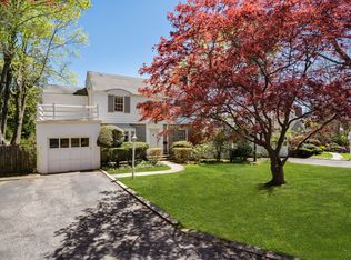 215 Ferndale Rd, Scarsdale, NY 10583