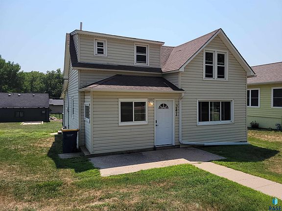 3rd image of 241 Nidaros Ave