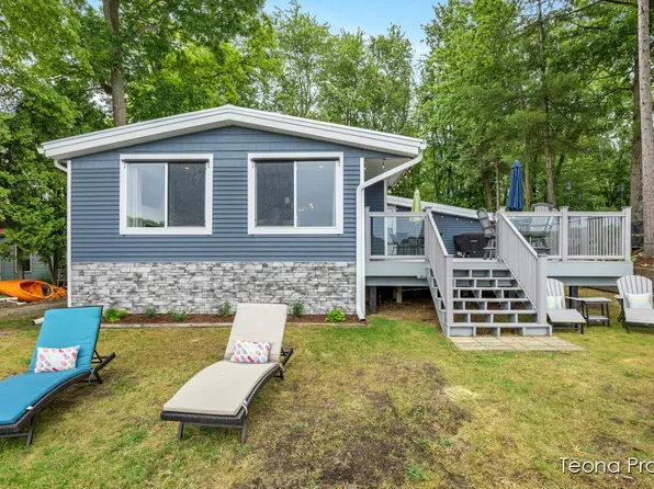 12865 S Englewright Dr, Sand Lake, MI 49343