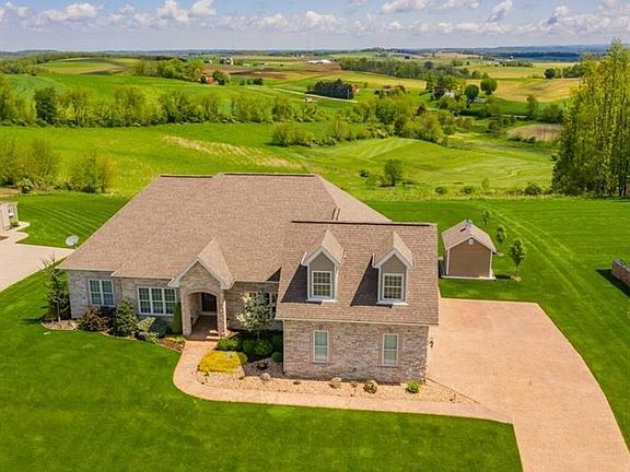 3rd image of 2082 Totteridge Dr