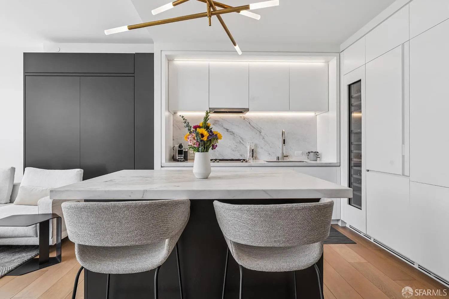 1 bed, 2.0 bath, 1082 sqft, $10,000 — Photo 3
