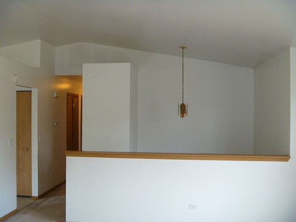 4th image of 2337 New York St