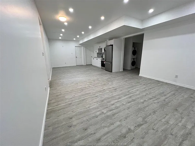 1498 Clearwater Ave #LOWER — Photo 7