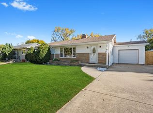 1212 Grandview Ave, Lockport, IL 60441