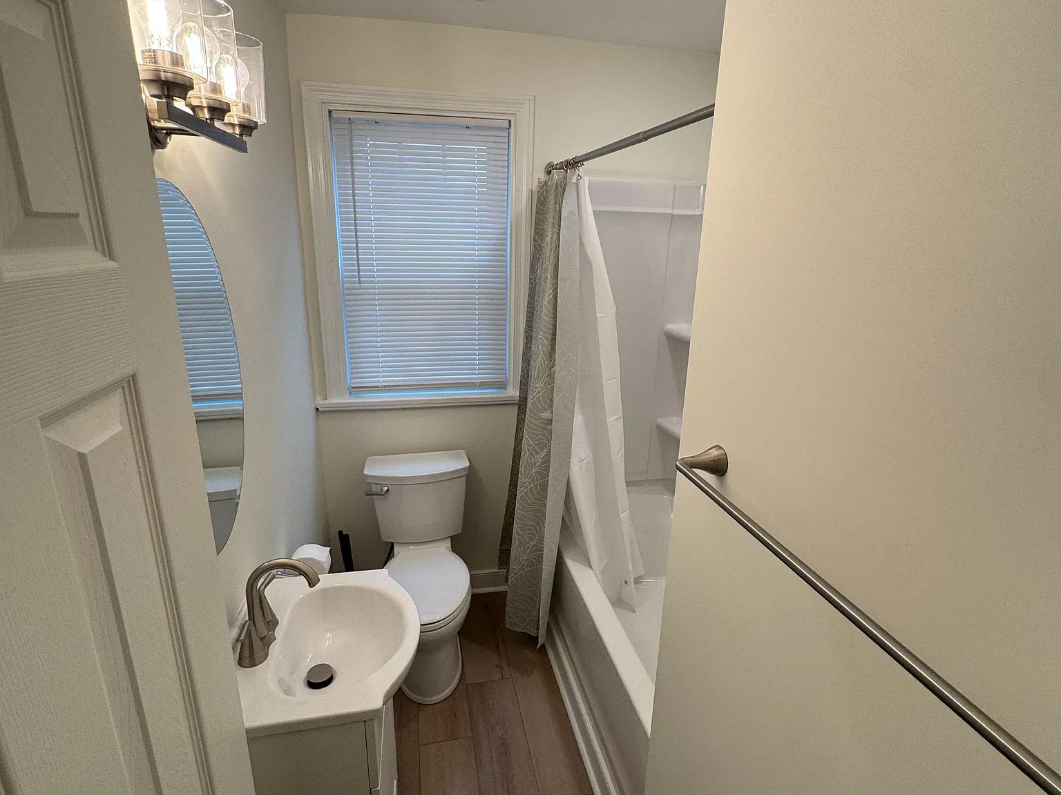 4 bed, 2.0 bath, 1769 sqft, $888 — Photo 2
