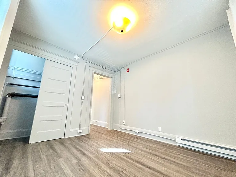 814 Columbia St — Photo 17