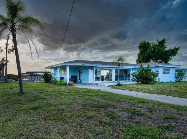 210 21st St NE, Bradenton, FL 34208