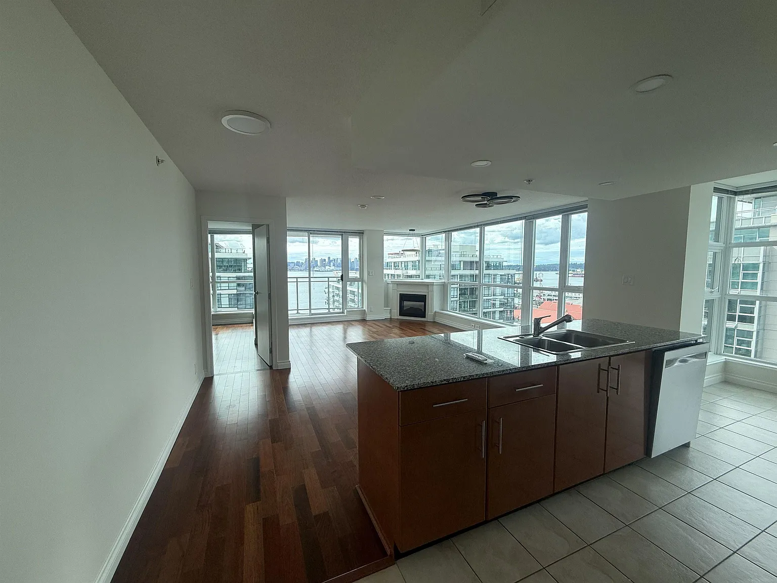 2 bed, 1186 sqft, $4,100 — Photo 4