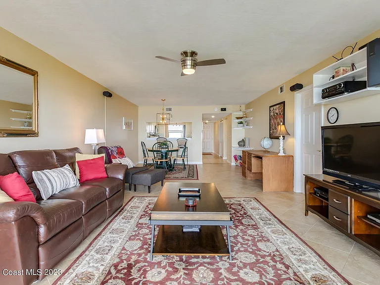 555 Harrison Ave #402 — Photo 8