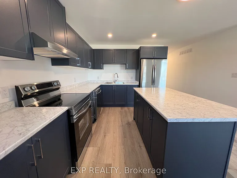 7532 Splendour Dr #UPPER — Photo 9