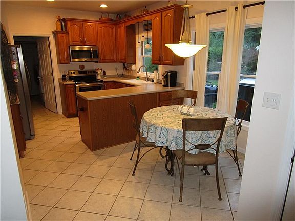 5th image of 321 Garden Center Ct