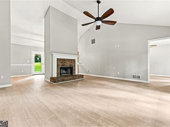 4th image of 26 Boones Ridge Dr SE